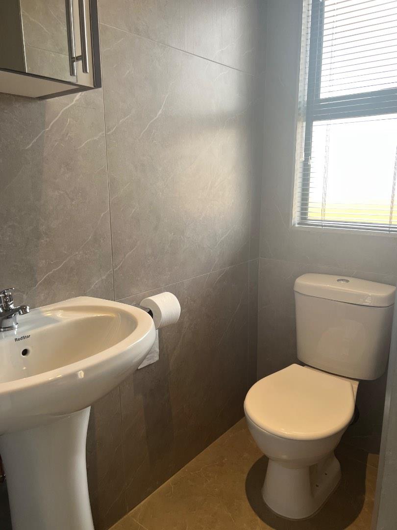 To Let 8 Bedroom Property for Rent in Bethanie North West